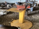 VISE ON PEDESTAL