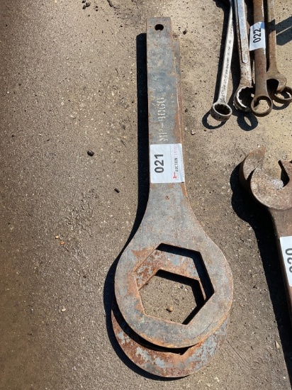 (2) WRENCHES