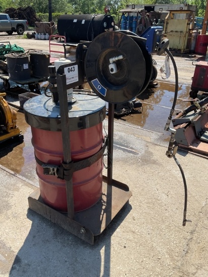 GREASE BARREL AND HOSE REEL