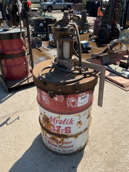 GREASE BARREL AND PUMP