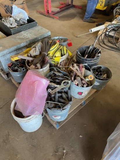 PALLET OF MISC HANDLES; B