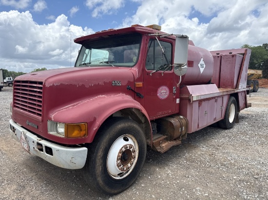 ***2001 INTERNATIONAL 4700 FUEL & LUBE TRUCK