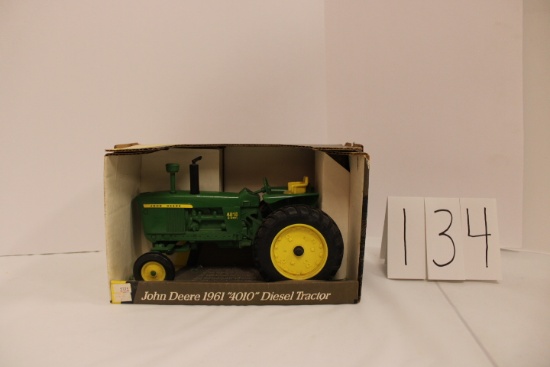 Ertl John Deere 1961 4010 Diesel Tractor box fair