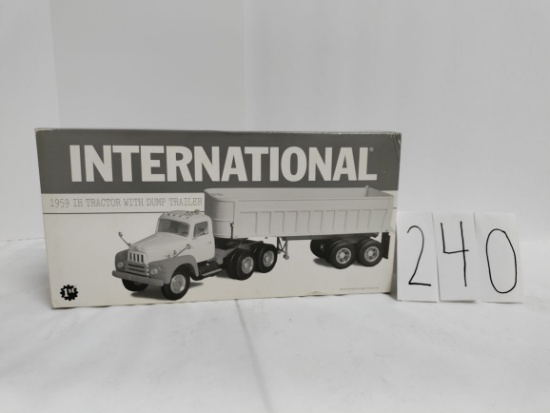 First Gear 1959 IH tractor with Dump Trailer Never out of box stock 19-258 box good Wrinkled corner