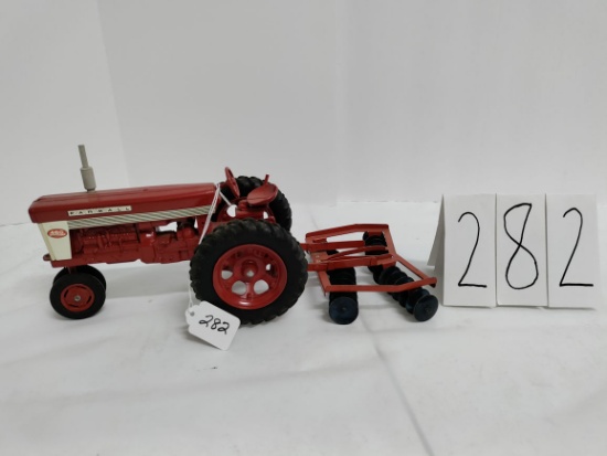 Made in USA unmarked Farmall 460 narrow front fast hitch and disc