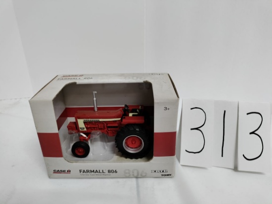 Ertl IH Farmall 806 1
