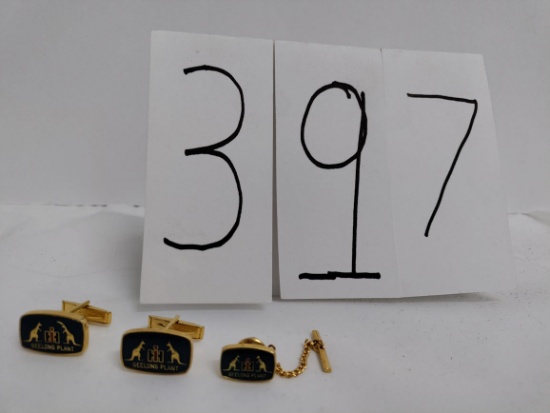 2 IH Geelong plant Australia with kangaroos gold plated cuff links and tie tack