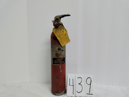 International Fire Extinguisher 1974 Dry chemical 5493899C01 Inspected 1976