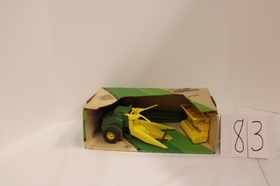 Ertl/ 1/16th scale/ John Deere Forage Harvester pull-type