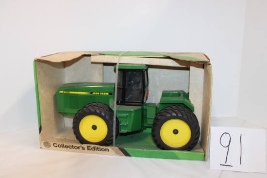 Ertl/ 1/16th scale/ John Deere Collector Edition 8760