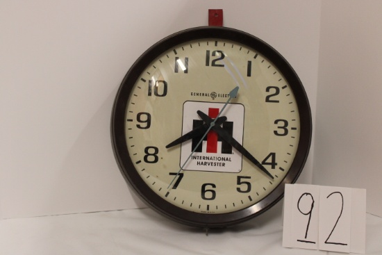 General Electric round IH working electric wall clock