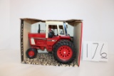 Ertl IH 1586 Tractor with Cab Dual Wheels Stock #463 box good 1
