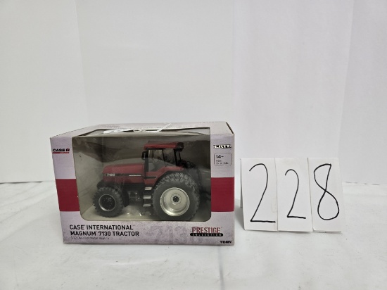 Ertl caseIH Magnum 7130 tractor Prestige collection 1/32 scale #14872 good condition