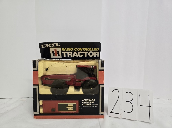 Ertl IH radio controlled 6388 tractor #4791 box in fair condition