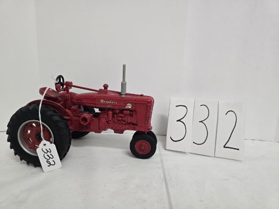 Unboxed Farmall Super MTA diesel narrow front Ertl 1/16 scale good condition