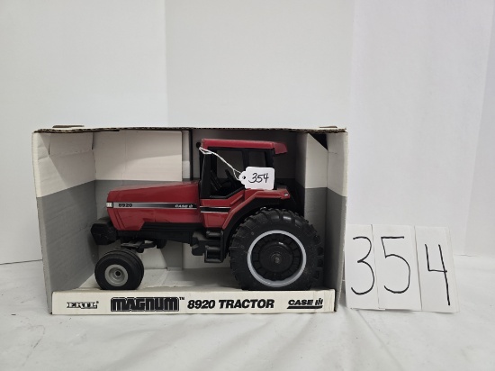 case IH Magnum 8920 Ertl #4454PA limited edition box is good 1/16 scale
