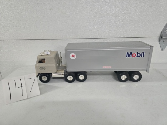Ertl IH truck with Mobil oil Fairfax VA advertised