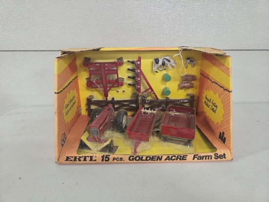 Ertl Golden Acres Farm set 1/32 scale 15 pieces good condition