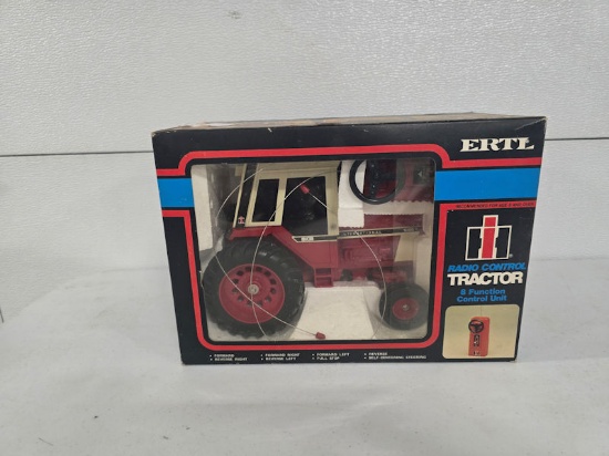 Radio controlled IH 1086 tractor Ertl in box Number 29 good condition
