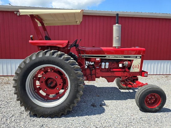 IH Hydro 86 2 sets wh wts IH original ROPS and canopy top link completely restored 762 hrs