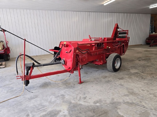 IH Baler 445 T with 15 thrower completely restored  showroom condition