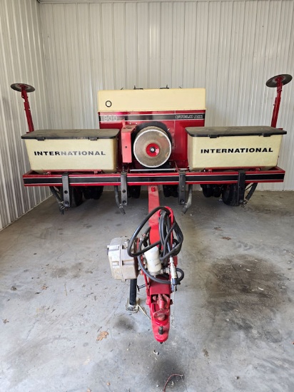 IH Corn planter 900 Cyclo 4 row dry fertilizer
