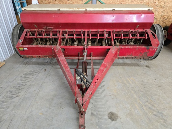 IH 510 grain drill with twin disks for grain very good condition