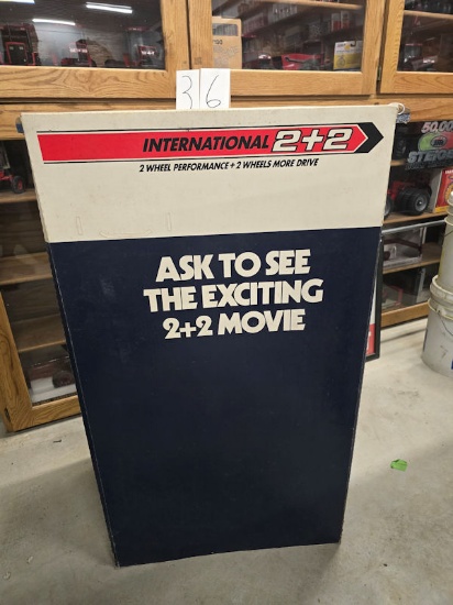 IH 2 + 2 floor display Cardboard good condition