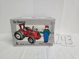 Ertl Toy Farmer Allis Chalmers Two-twenty nib 1995 Nat'l farm toy show collector's edition 2623pa