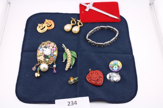 Brooches Lot