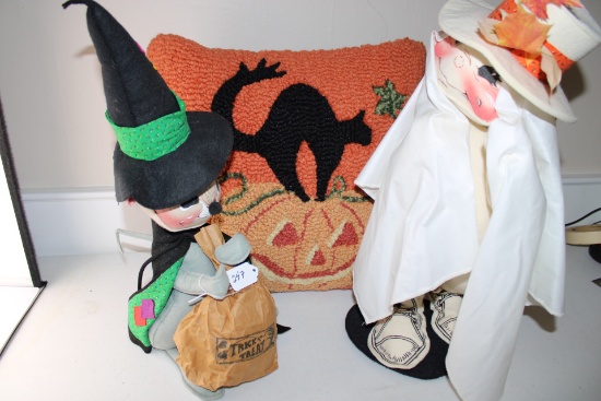 Annalee Halloween Dolls w Decorative Pillow