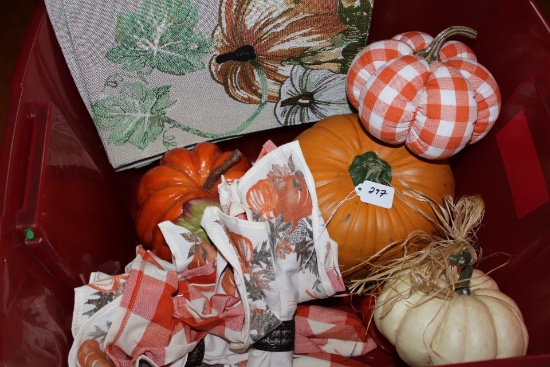 Placemats and Napkins with decorative pumpkins and tote