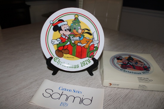 Walt Disney Christmas Plate from 1979. Original box and brochure included