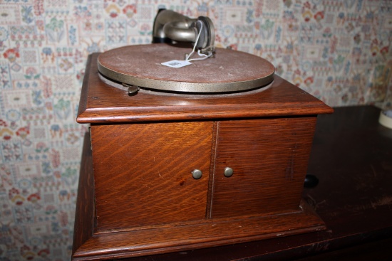 Vintage Victor Talking Machine. Model VVIV