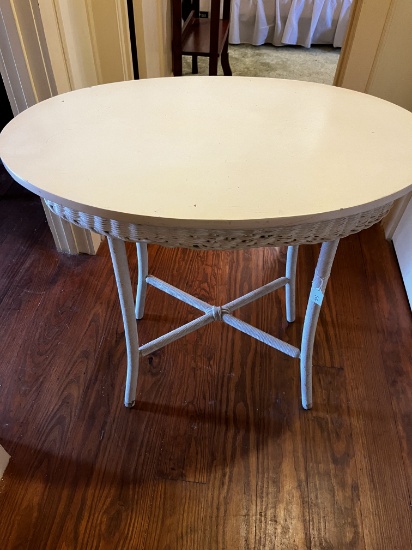 White wicker Table 32x20x30"