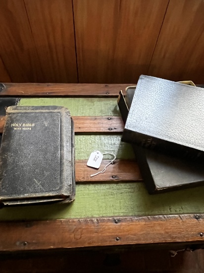 Vintage Bibles. Holy Bible with Helps and NAVES Topical Bible