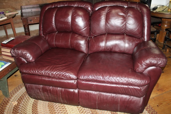 Lane Leather Love Seat. Dual reclining.