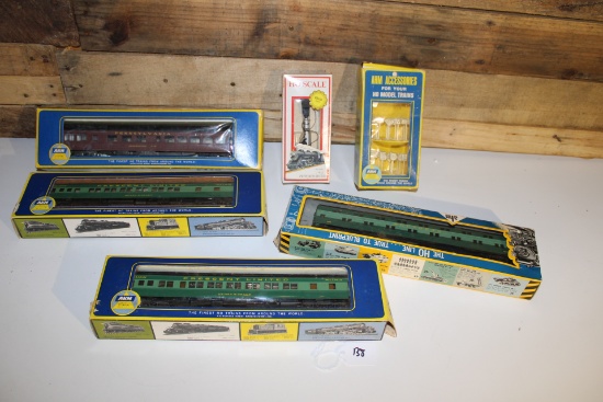 HO Scale Cresent Liner Cars and HO Accessories