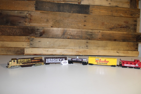 Bachmann Hersheys HO Scale Diesel Locomotive and train cars.