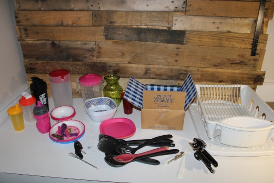 Box Lot of Kitchen Items
