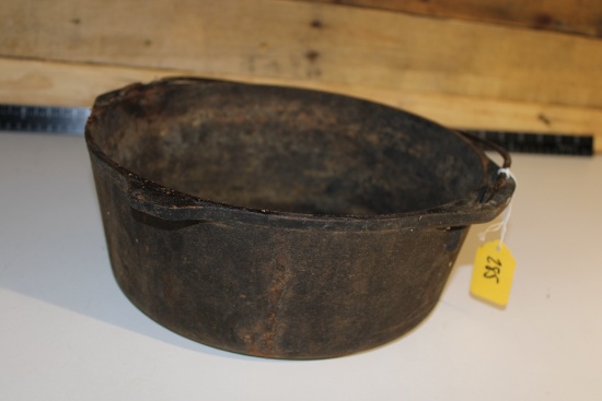 Lodge 8 Cast Iron Pot without lid
