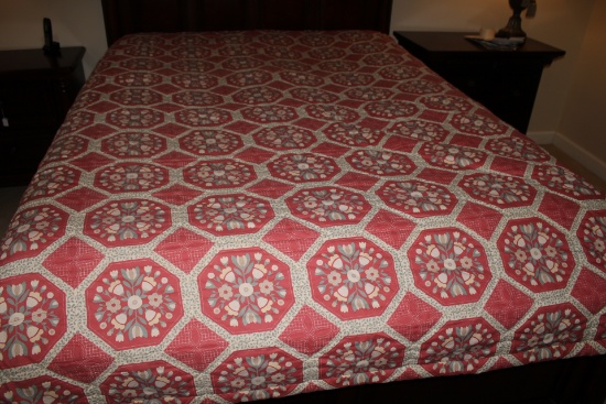 Queen size comforter, throws, pillows and linnen set