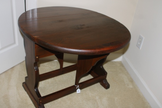 Ethan Allen Small Drop leaf table