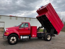 2012 FORD F750 CHIPPER TRUCK. NON CDL 14 FOOT SOUT