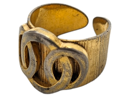 Vintage Gold tone Ladies Ring with 3 Circles- Stamped Sarah - size 5
