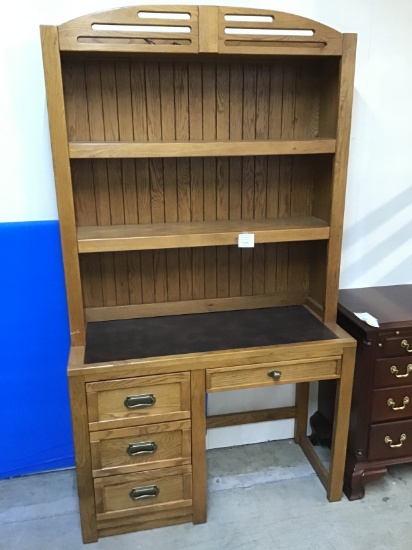 Preowned Solid Oak Desk with Hutch