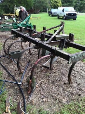 9 Shank chisel plow