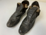 ANTIQUE VICTORIAN WOMEN'S PAIR OF BLACK LEATHER SHOES