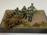 VINTAGE WWII GERMAN SOLDIERS IN FIELD FIGURES ON DISPLAY BASE STAND