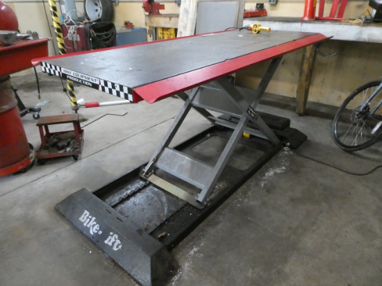 2002 Electrohydraulic  M-003 Motorcycle Bike Lift